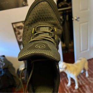 Men’s Size 10 La Sportiva GTX hiking shoe.